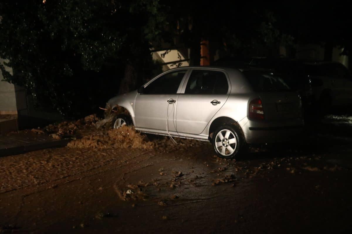 Όλα παραδέχονται έναν Έλληνα πολίτη από τη Βάρη - Είπε για την κυβέρνηση και την τοπική αυτοδιοίκηση αυτά που δεν τόλμησε κανείς για την κακοκαιρία 1 limenikos tragwdia
