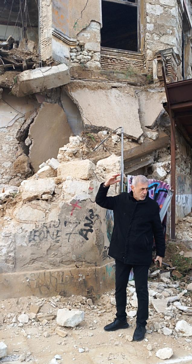 Κακοκαιρία στον Πειραιά: Κατέρρευσε κτίριο στην Καστέλλα 1 1780 scaled