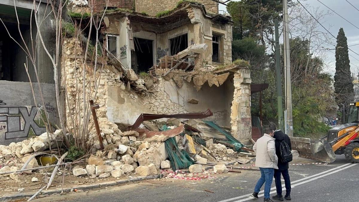 Κακοκαιρία στον Πειραιά: Κατέρρευσε κτίριο στην Καστέλλα 2 IMG 5471