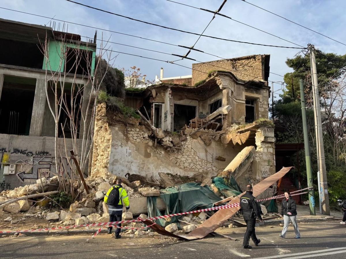Κακοκαιρία στον Πειραιά: Κατέρρευσε κτίριο στην Καστέλλα 3 IMG 5470