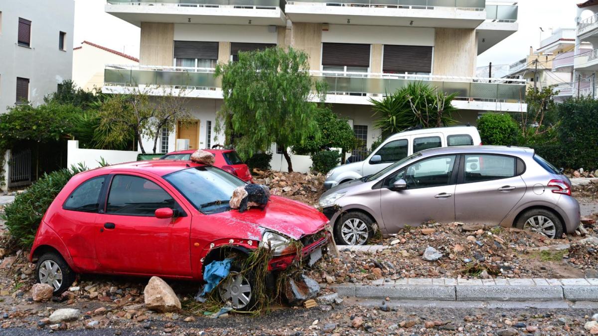 Έπαθε ζημιά το αυτοκίνητο από τη βροχή – Ποιος θα την πληρώσει, πώς θα αποζημιωθείς 1 plimmira2