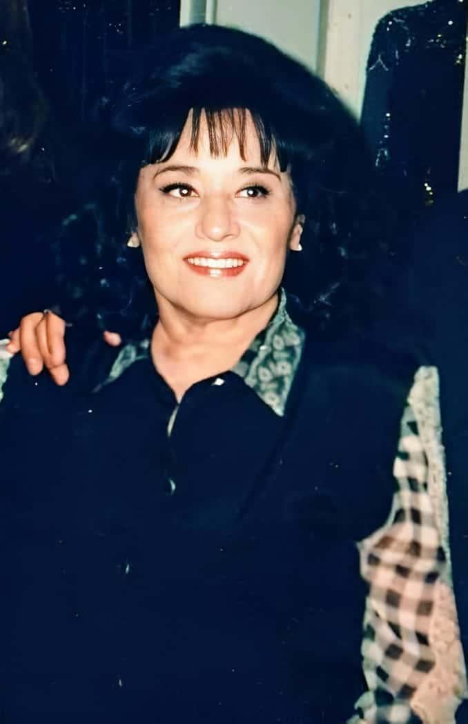 Απομονωμένη ζει η πασίγνωστη Ελληνίδα τραγουδίστρια - Το δράμα που έζησε πριν λίγα χρόνια και πώς είναι σήμερα 4 483962271 657108736733225 6264446074336003008 n