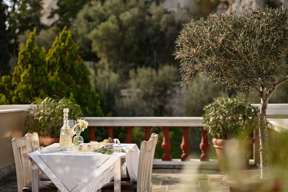 sothebys greece acropolis hideaway 2025 01 20 17 17 45 147602 scaled