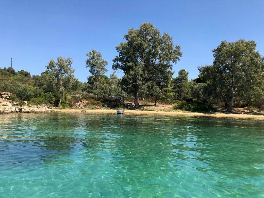 Το άγνωστο εξωτικό ελληνικό νησί που έχει ζεστά νερά όλο το χρόνο και καθόλου κύμα 2 Το όνειρο κάθε τουρίστα: Το ελληνικό νησί της ηρεμίας που έχει 12 μήνες ζεστά νερά και καθόλου κύμα (Pics)