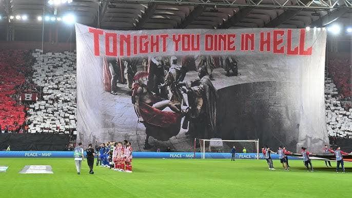 Χαμός με ΦΩΤΟ του Αντίνο από τη... Θύρα 7 - Την κατέβασε μετά το κράξιμο!