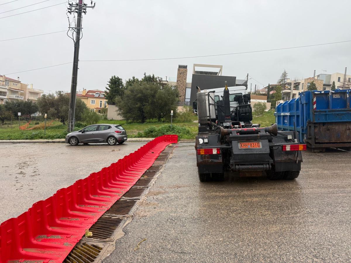 Άνω Γλυφάδα: Κοντέινερ για τον περιορισμό του νερού από τον Δήμο στην οδό Μετσόβου 3 glyfada kakokairia 2 1