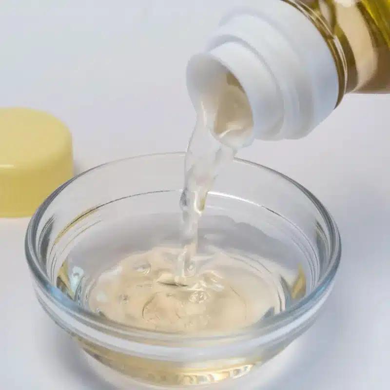 Όταν πλένετε τα ρούχα, μην βάζετε μόνο απορρυπαντικό. Μάθετε τον μυστικό τρόπο να κάνετε τα βρόμικα ρούχα σαν καινούργια 4 xydi ryzioy 800x800 1