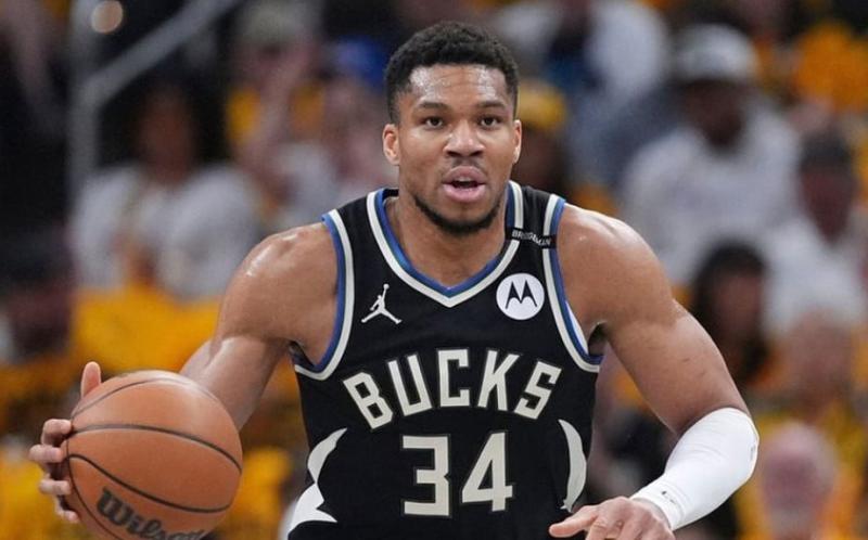 Νέα αποκάλυψη για Γιάννη - Οι 4 υποψήφιες ομάδες να τον αποκτήσουν