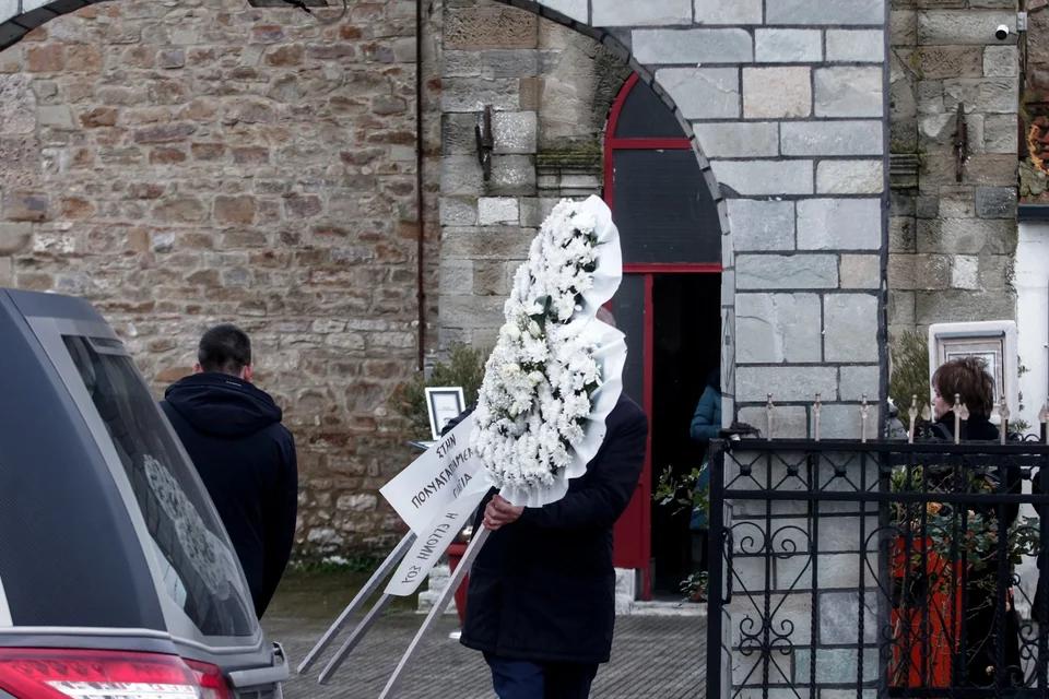 kideia agapi mpounova 3.jpg