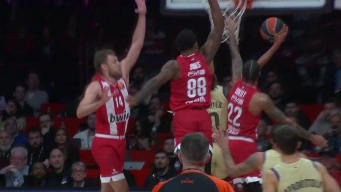 Το σόου του Ταϊρίκ Τζόουνς με τις τάπες (ΒΙΝΤΕΟ)