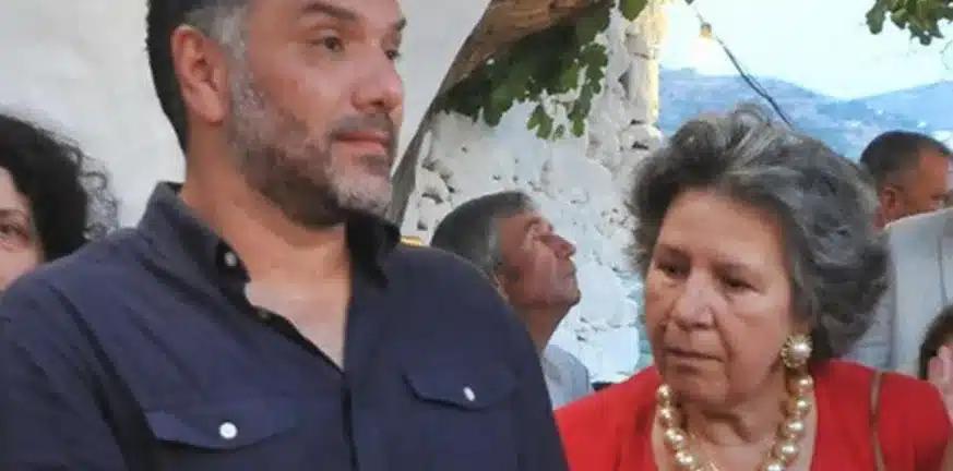 Γρηγόρη Αρναούτογλου: Με τον γιο του στην κηδεία της μαμάς του – Οι φωτογραφίες που ανέβασε η πρώην σύντροφός του 1 arnaoutoglou mitera 873x432 2