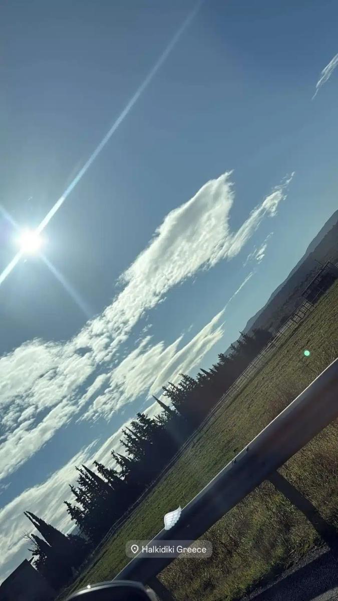 Γρηγόρη Αρναούτογλου: Με τον γιο του στην κηδεία της μαμάς του – Οι φωτογραφίες που ανέβασε η πρώην σύντροφός του 3 kokla 1.jpg