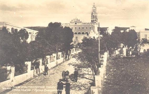 Σαν σήμερα, 30 Ιανουαρίου 1823: Το θείο σημάδι που συγκλόνισε την επαναστατημένη Ελλάδα – Η εύρεση της Παναγίας της Τήνου 3 o naos tis panagias tis tinoy se epistoliko deltario toy 1910