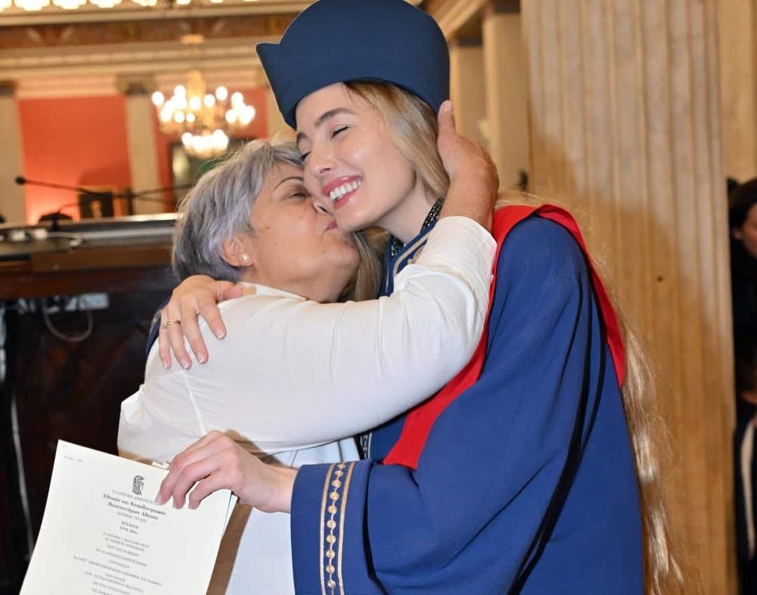 Αντωνία Καλλιμούκου: Πήρε το πτυχίο της – «Ευχαριστώ την Παναγιά μου που με αξίωσε να μπορώ να σπουδάσω» 1 3 29