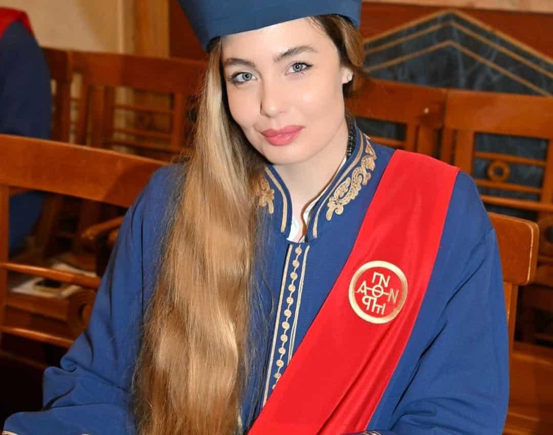 Αντωνία Καλλιμούκου: Πήρε το πτυχίο της – «Ευχαριστώ την Παναγιά μου που με αξίωσε να μπορώ να σπουδάσω» 3 2 19