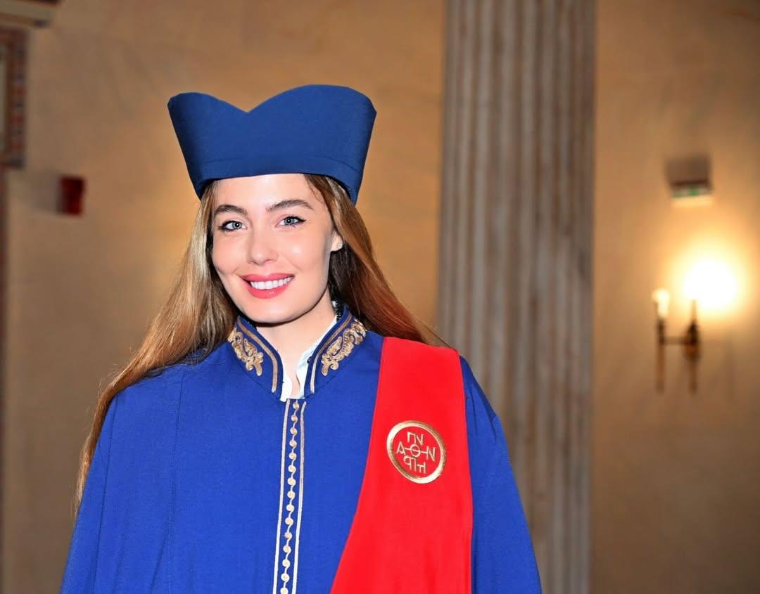 Αντωνία Καλλιμούκου: Πήρε το πτυχίο της – «Ευχαριστώ την Παναγιά μου που με αξίωσε να μπορώ να σπουδάσω» 4 1 108