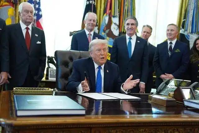 Ο Ντόναλντ Τραμπ «έχει πάθει εγκεφαλικό» και «είναι σε αρχικό στάδιο άνοιας» – Ανησυχητικά σενάρια για την υγεία του Αμερικανού προέδρου 1 ap26030620000346 640x426 1