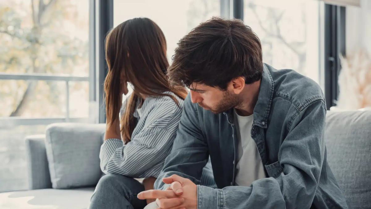 7 πράγματα που νιώθει μια γυναίκα όταν σταματά να αγαπά τον σύντροφό της 1 if woman no longer feels in love display these behaviors she stops initiating conversations