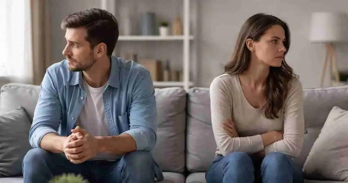 7 πράγματα που νιώθει μια γυναίκα όταν σταματά να αγαπά τον σύντροφό της 3 couple emotional distance 1200x630 1