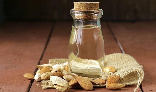 Αμυγδαλέλαιο: 27 κόλπα ομορφιάς για απαλή επιδερμίδα, νεανικό πρόσωπο, δυνατά μαλλιά και γερά νύχια 5 20201115 5fb16fc64d8fa