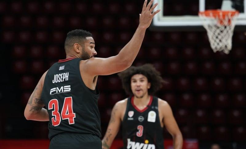 Μπαρτζώκας για Τζόσεφ, Ουόρντ και... Αταμάν!