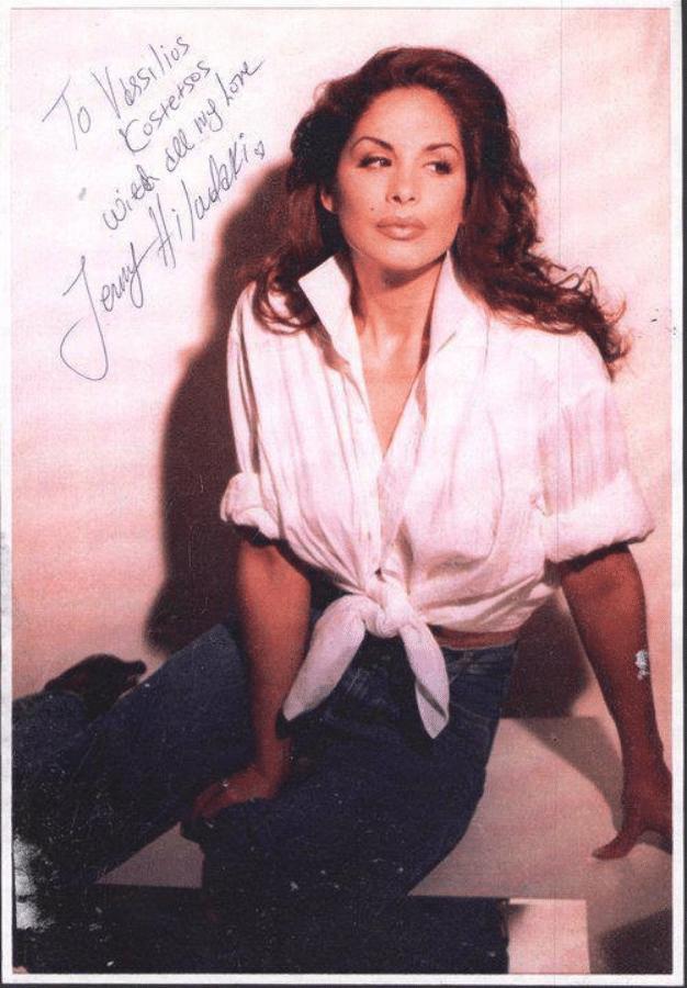 Σuγκλονίζει η Τζένη Χειλουδάκη: Σπάνıες φωτογραφiες πριν την αλλαγń φúλου, όταν ήταν αγοpάκι στην αγκαλιά της μαμάς 1 screenshot 2023 12 12 at 13 31 37 tzeni cheiloydaki spanies fotografies prin tin allagi fyloy otan itan agoraki stin agkalia tis mamas