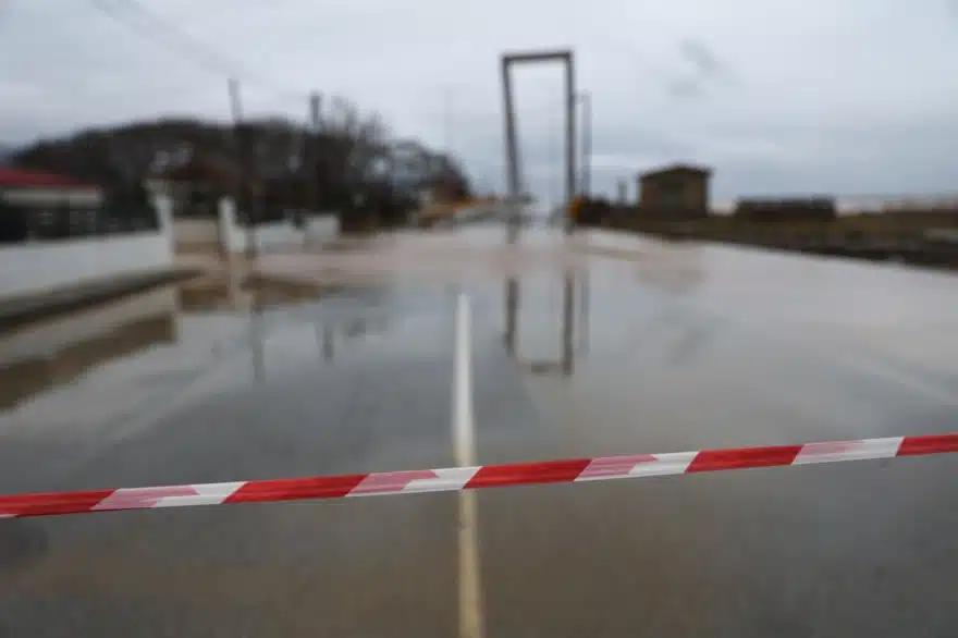 Λάρισα: Η θάλασσα έγινε ένα με τη στεριά – Πλημμύρες σε δρόμους και αγροτικές εκτάσεις 8 agiokampos 9