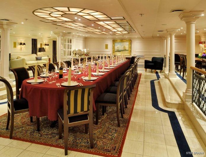 17 καμπίνες, πισίνα που μετατρεπόταν σε πίστα χορού και σουίτα με θηριώδες τζάκι – Βίντεο από το πλωτό «παλάτι» του Ωνάση, Christina O 4 charter christina o yacht 18