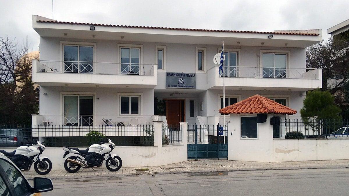 Βούλα: Άνδρας εντοπίστηκε νεκρός μέσα στο σπίτι του με τραύμα στον λαιμό 2 astynomiko tmima vouliagmenis