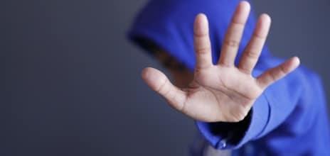 Πατέρας ξυλοκόπησε τον γιο του γιατί άργησε να ξυπνήσει για το σχολείο 2