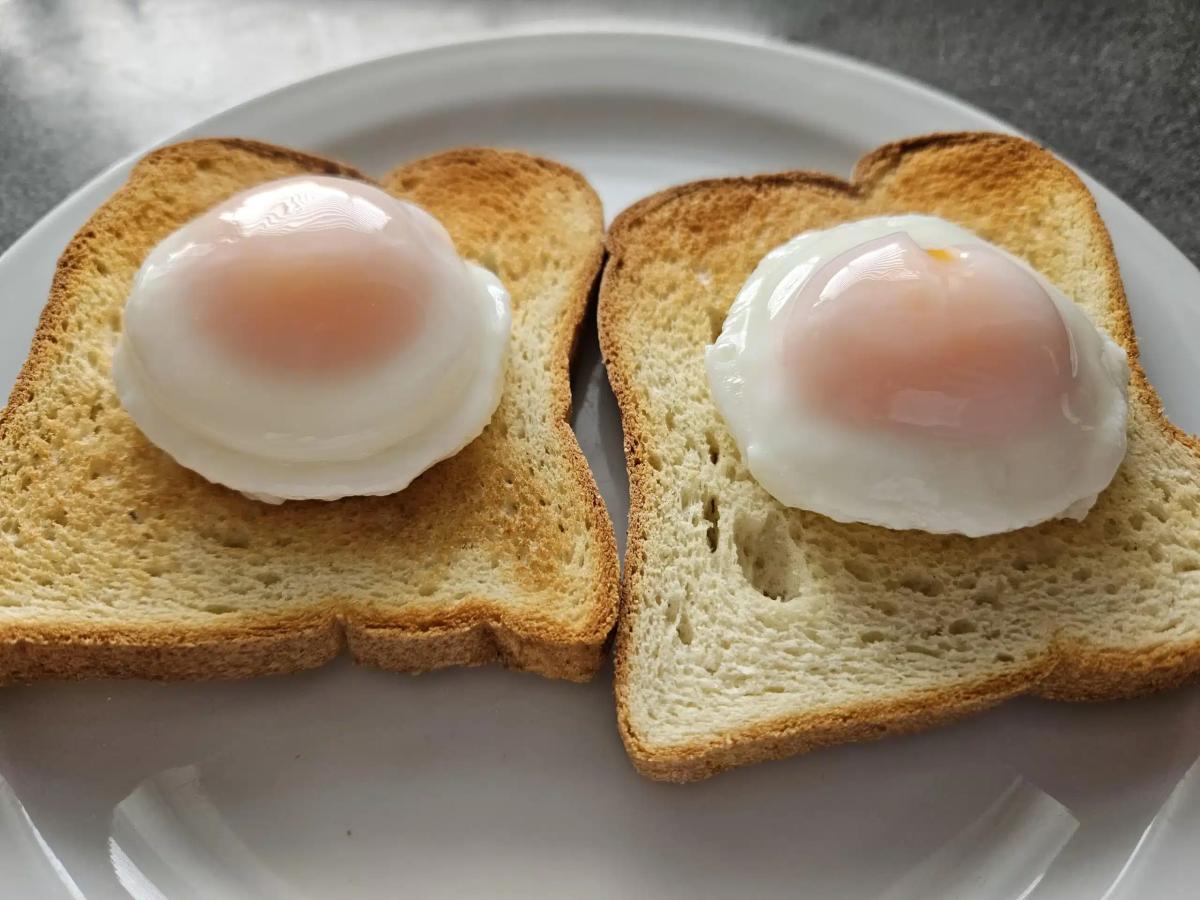 perfect poached eggs v0 h2bfbhu486gc1 scaled