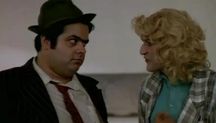 Καθηλωμένος σε καρέκλα ο ηθοποιός των 80’s, Κώστας Μακέδος: «Δεν μπορώ να κουνηθώ! Όλα σπίτι τα κάνω με τηλεκοντρόλ, τη σόμπα, τα φώτα, όλα» 2 mzakedos rolos