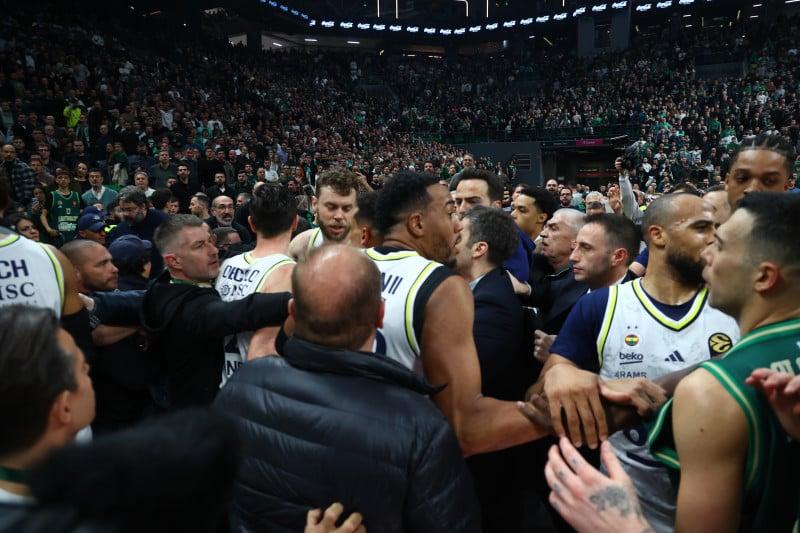 Τι έκανε ο Μπόλντγουιν μετά το 3ποντο και πώς του όρμησε ο Λεσόρ! (ΒΙΝΤΕΟ)