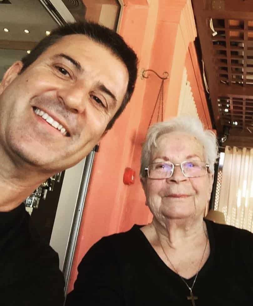 Δύσκολες στιγμές για τον Παναγιώτη Στάθη: «Πριν βγούμε στον αέρα έμαθα ότι έχασα τη μητέρα μου» 1 635130219 934775979093788 5429627774469702787 n