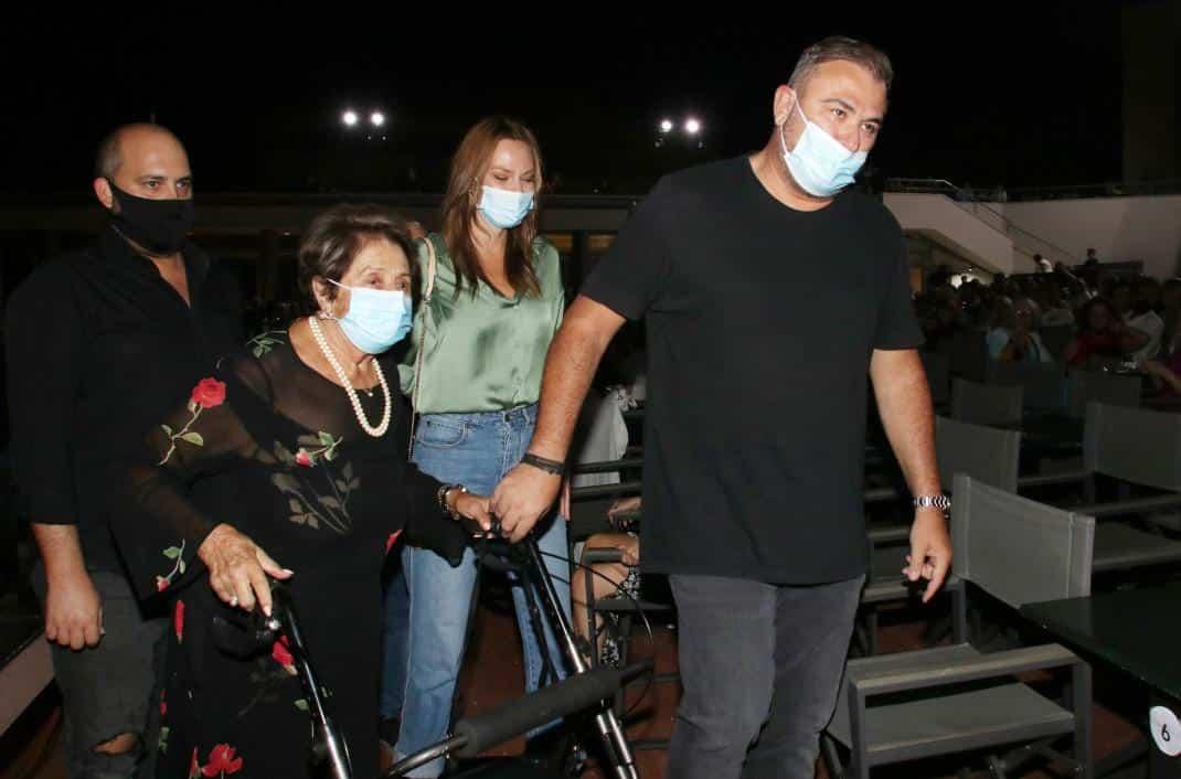 Αντώνης Ρέμος: Το τάμα του για την κυρία Ελένη – «Σώσε τη μάνα μου από τον καρκίνο» 1 remos