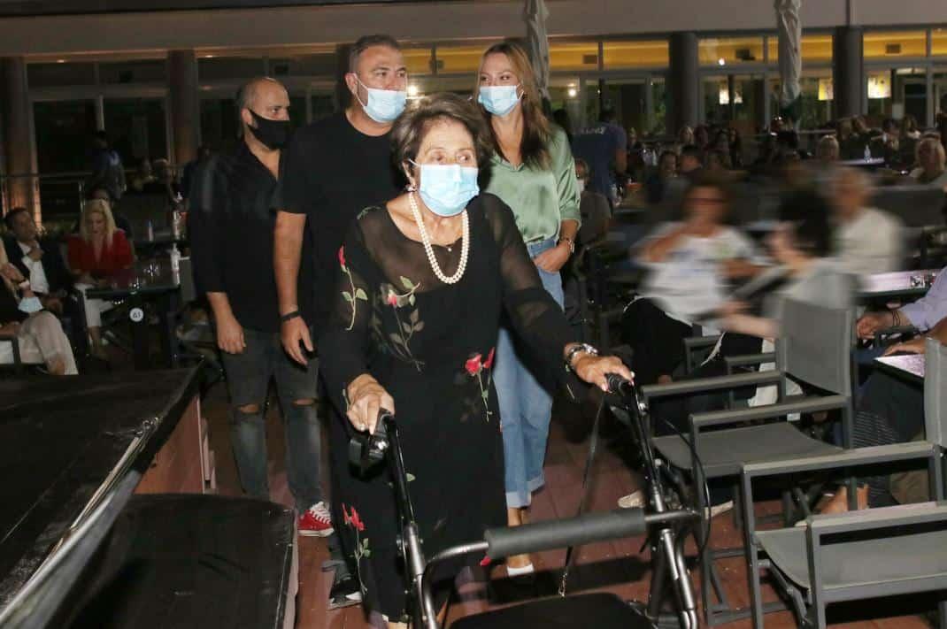 Αντώνης Ρέμος: Το τάμα του για την κυρία Ελένη – «Σώσε τη μάνα μου από τον καρκίνο» 4 remos2