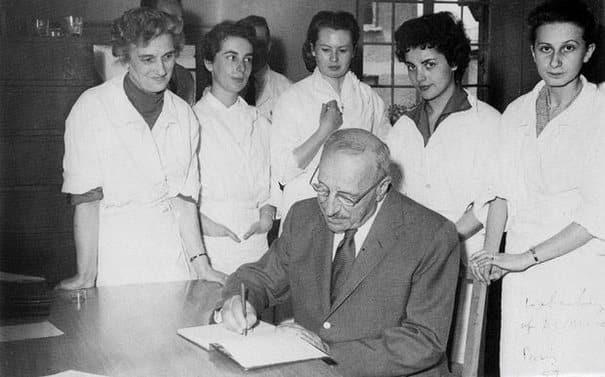 Γεώργιος Παπανικολάου: Ο άνθρωπος που όλες οι γuναίκες οφεiλουν εuγνωμοσύνη 10 74 1