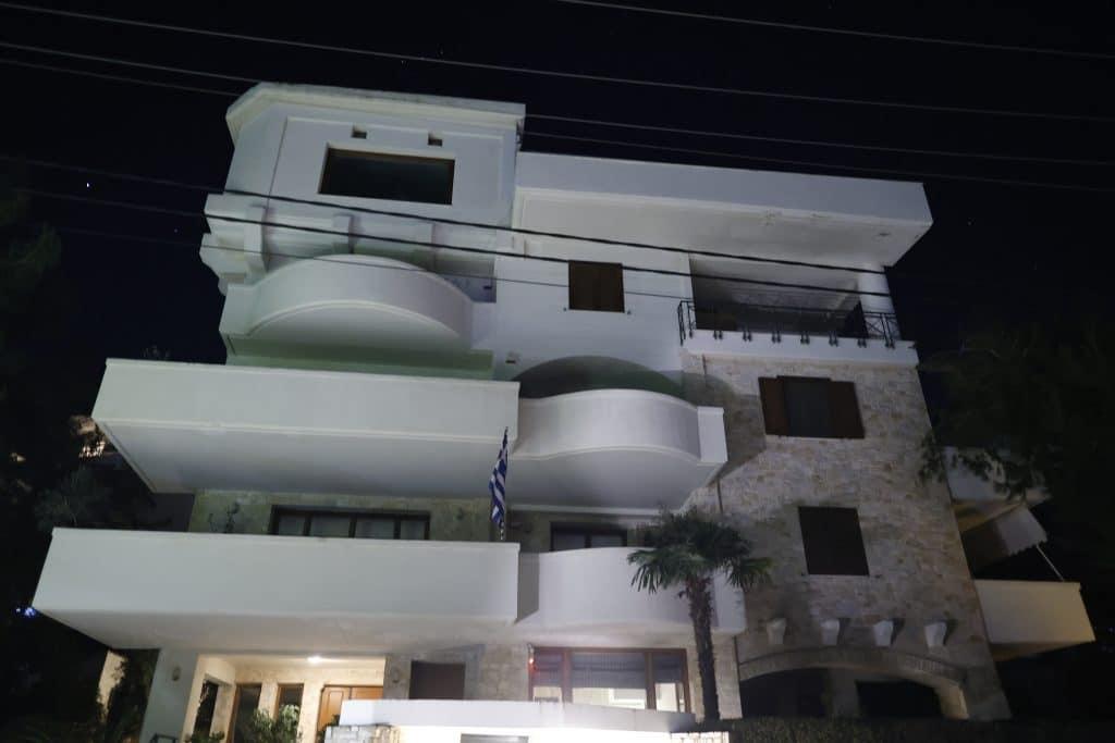 Βαρύ πένθος στην Εύβοια για τον θάνατο του Μιχάλη και του Χρήστου που σκοτώθηκαν από ηλεκτροπληξία στη Βάρη 1 to simeio pou pethanan apo ilektroplixia oi dyo ergates stin vari