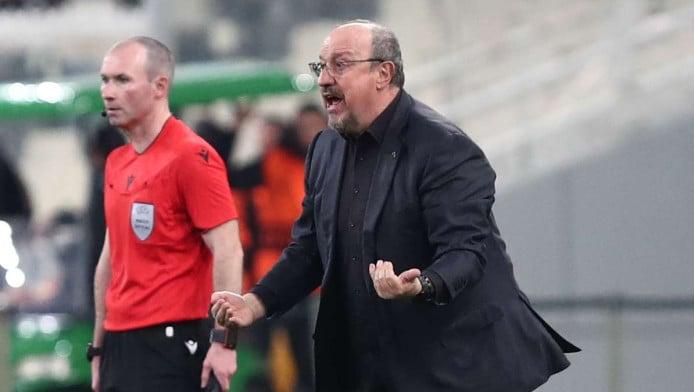 "Πάλι μεγάλο λάθος Μπενίτεθ, ας φέρει τον… Αλόνσο - Βρίστε πάλι Μπακασέτα"!