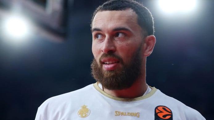 Πρώτο χτύπημα Αγγελόπουλων με 4αρι και φήμες για Τζέιμς - Διπλή αποχώρηση!