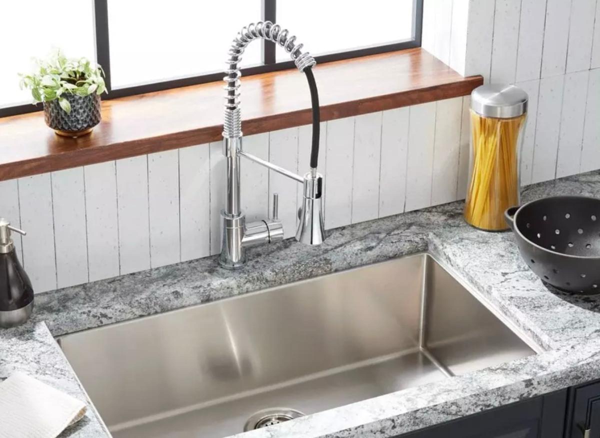 Η νονά μου μού έμαθε αυτό το κόλπο για να γυαλίζω τον ανοξείδωτο νεροχύτη σε 2 λεπτά χωρίς καθόλου κόπο. Δείτε πώς γίνεται 1 stigmiotypo othonis 2025 09 10 01.54.18