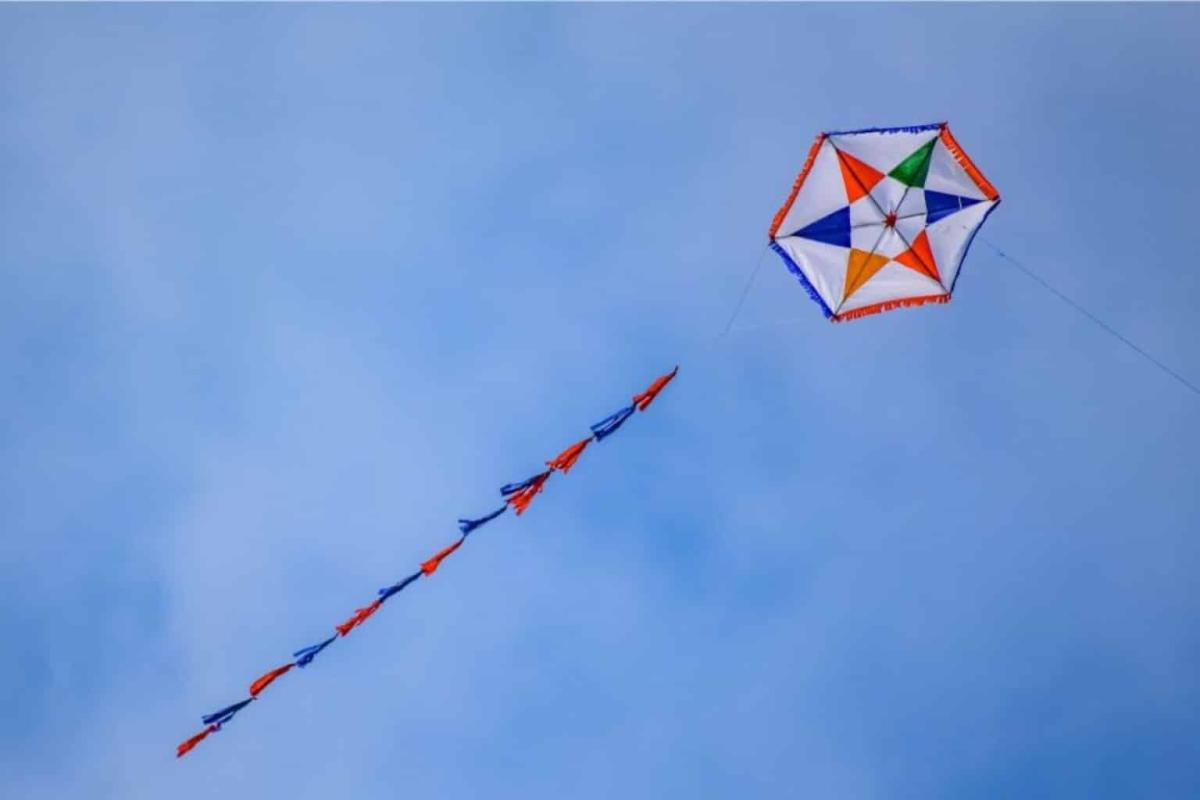 chartaetos kite clean monday 1536x1024 1