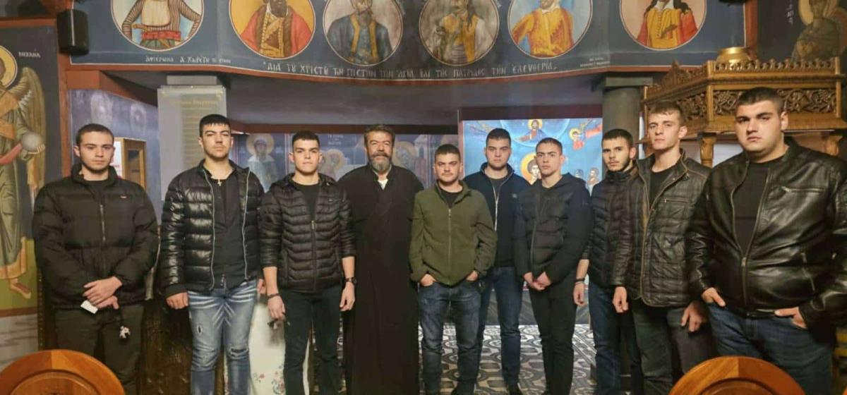 Πρώτα πήραν την ευχή του παπά-Ανδρέα και μετά παρουσιάστηκαν στον στρατό 1 640204655 26332693293002586 7544281678362967573 n