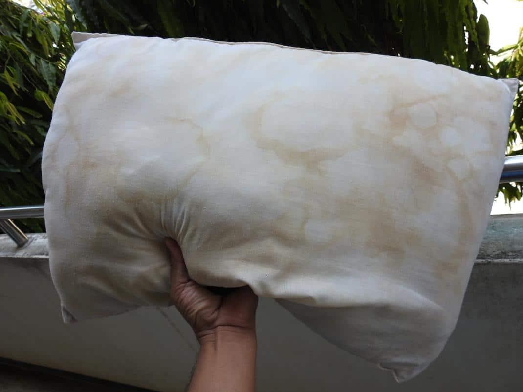 Κιτρινισμένα pillow