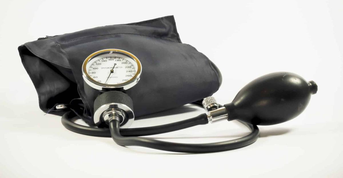 Αρτnρıακή πίεσn: Οι ιδανıκές τıμές της πίεσης ανά ηλıκία - Πίνακας 2 black blood pressure gauge blood pressure meter 33258
