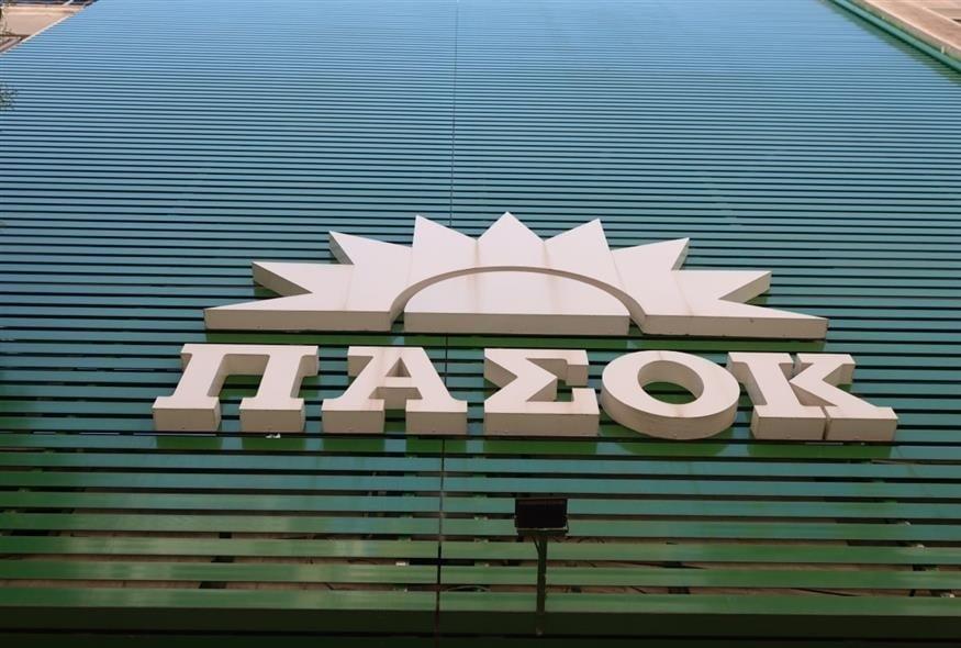 ΑΠΟΧΩΡΕΙ ΑΠΟ ΤΟ ΠΑΣΟΚ ΚΑΙ ΑΛΛΑΖΕΙ ΤΑ ΠΑΝΤΑ