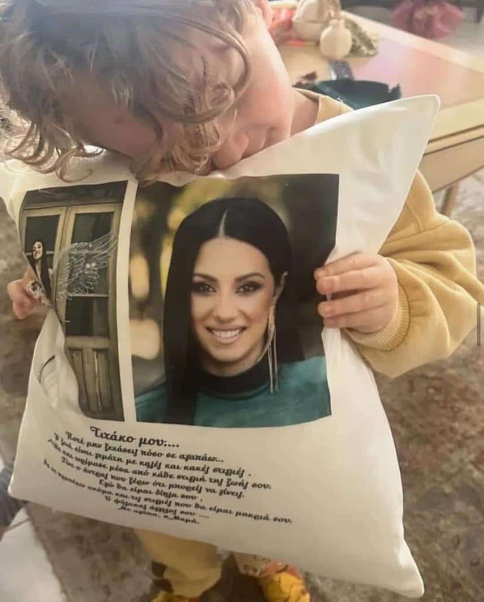 Ο μικρός Χρήστος αφήνει μπαλόνι στον ουρανό για τη μαμά του που χάθηκε στα Τέμπη 1 422462367 848825990603020 2796092446312195940 n