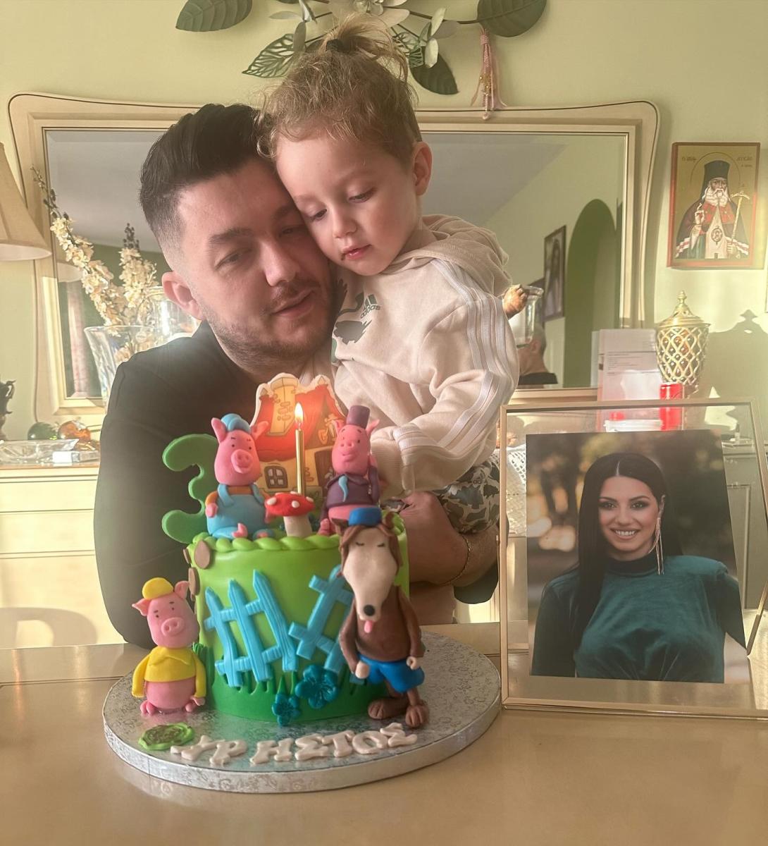 Ο μικρός Χρήστος αφήνει μπαλόνι στον ουρανό για τη μαμά του που χάθηκε στα Τέμπη 3 426606248 18416104714043058 6835 1