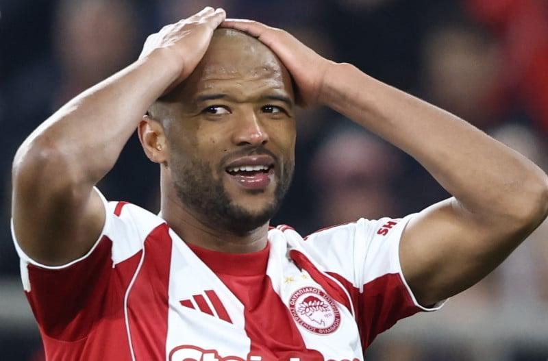 Βασικός παίκτης του Ολυμπιακού κόβει την μπάλα για να μείνει ως προπονητής!