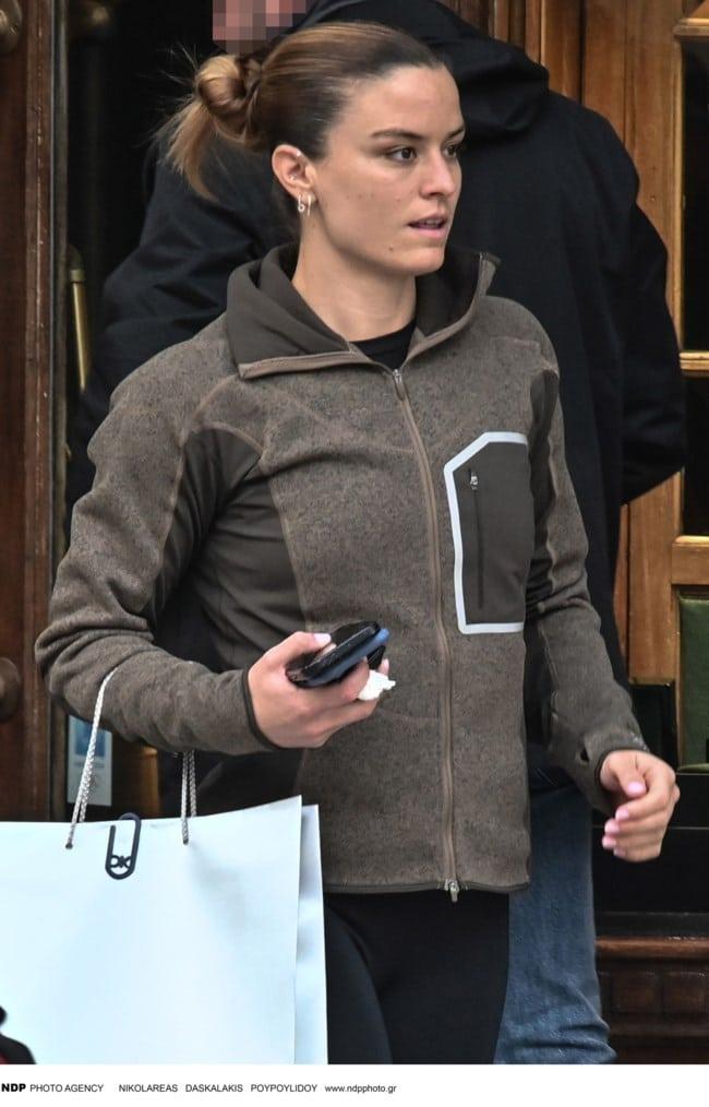 Για αγορές στη Βουκουρεστίου η Μαρία Σάκκαρη - Χαμογελαστή σε μια χαλαρή εμφάνιση 1 9db23d5901ad4a12981dc72311386e61